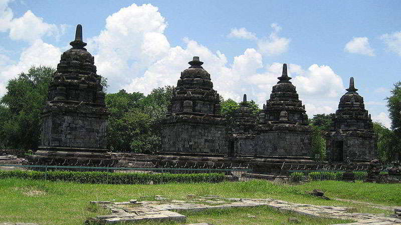 stupa-candi-ratu-boko